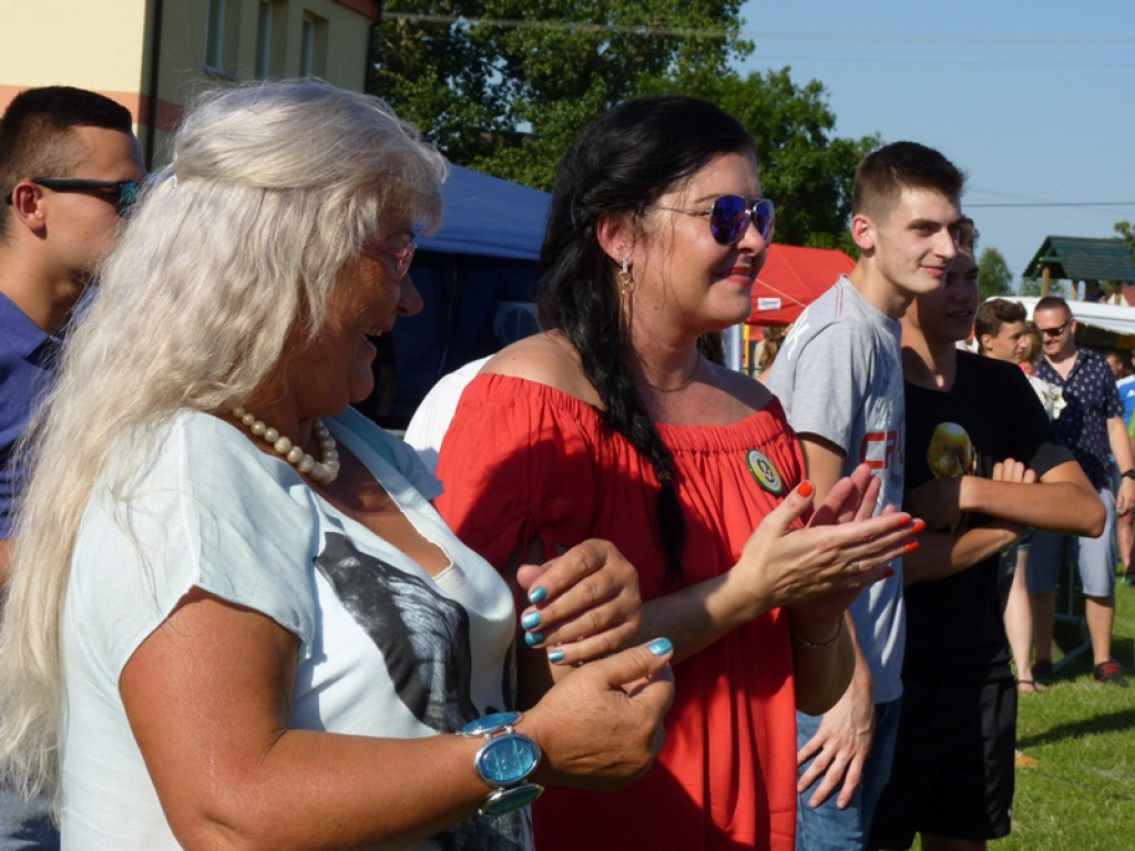 Trwa piknik disco-polo w Lwówku