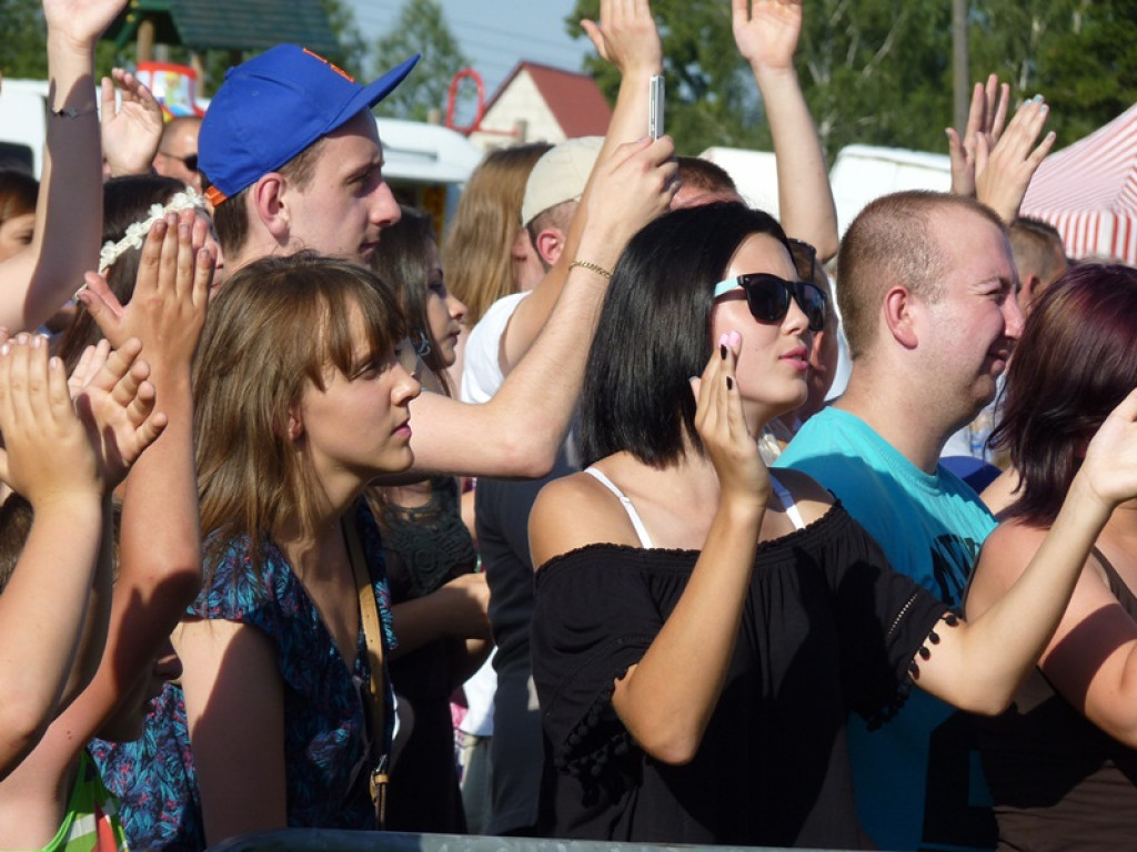 Trwa piknik disco-polo w Lwówku