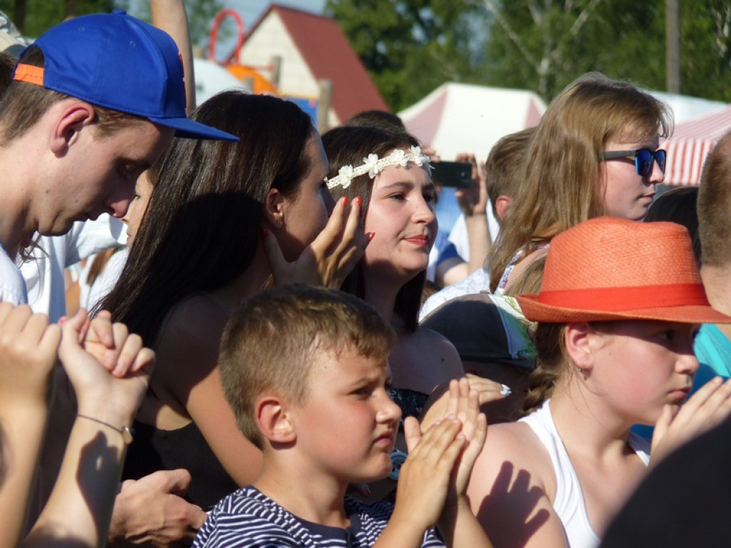 Trwa piknik disco-polo w Lwówku