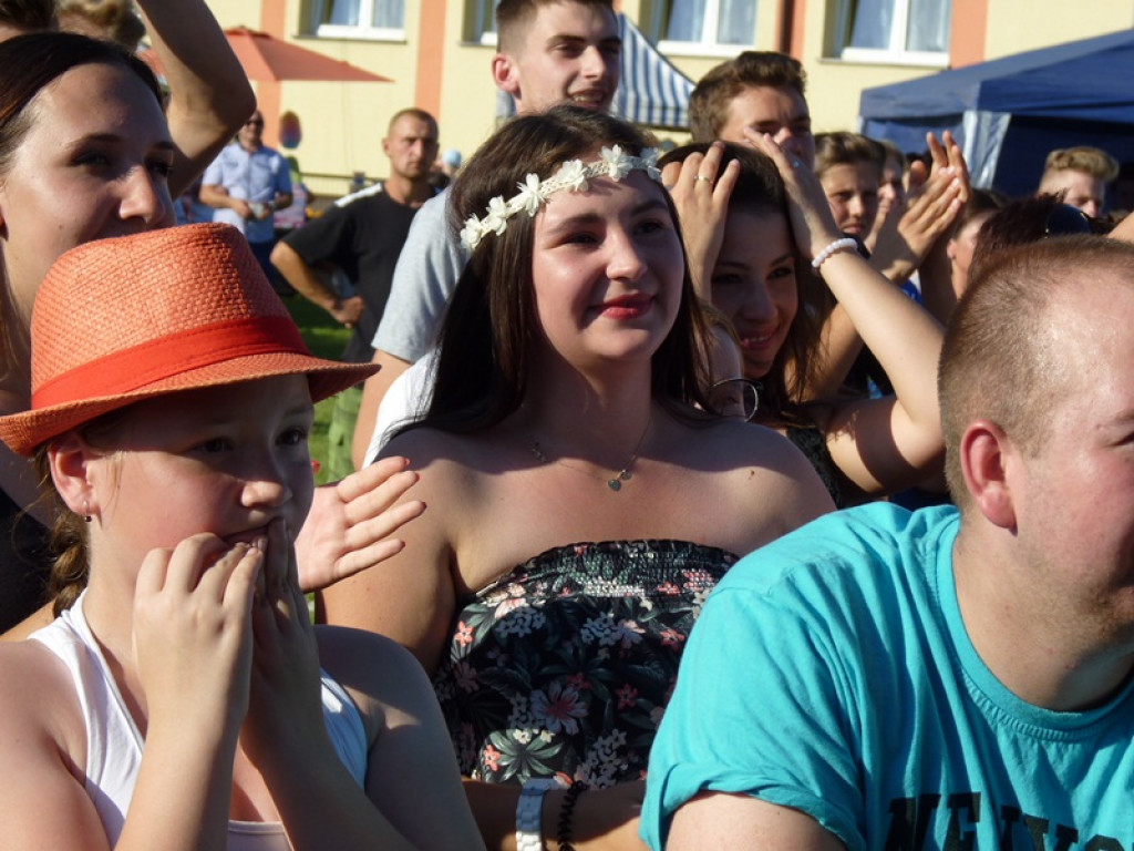 Trwa piknik disco-polo w Lwówku