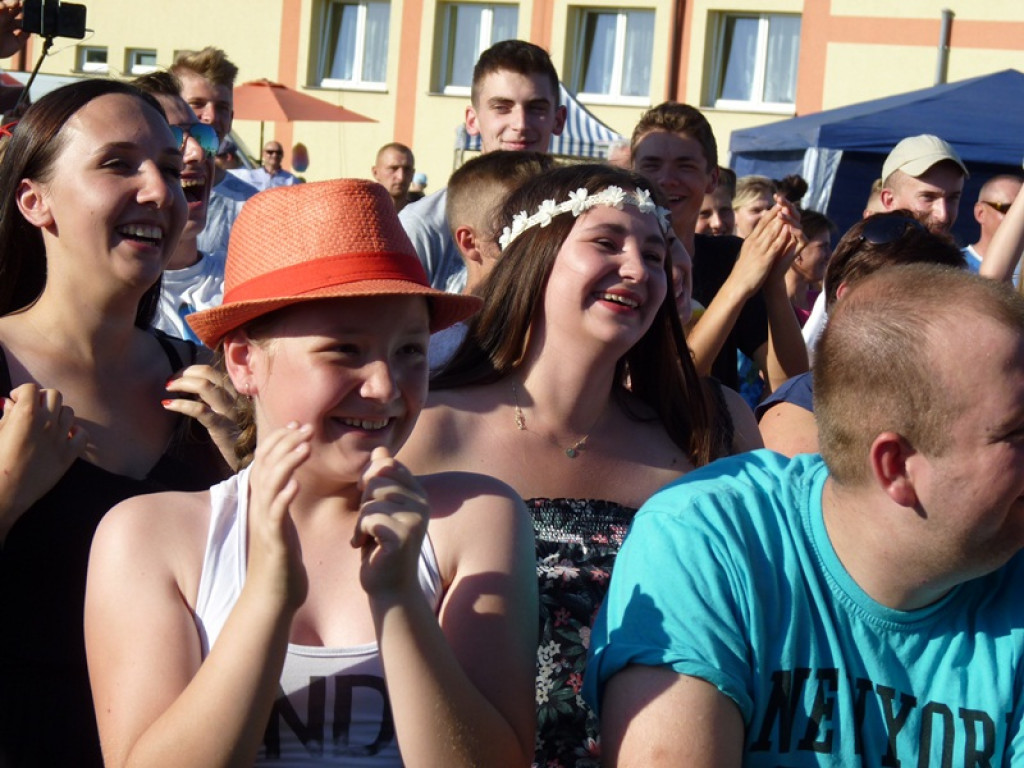 Trwa piknik disco-polo w Lwówku