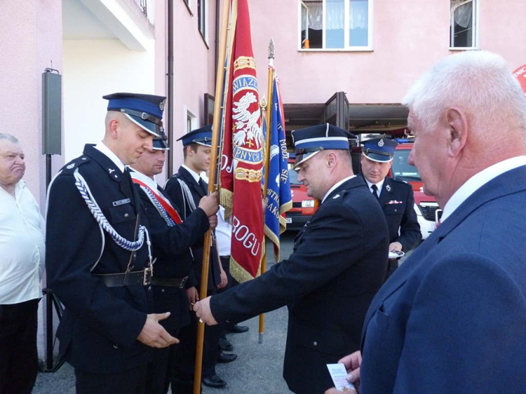 Były premier gościem na uroczystości w Bednarach