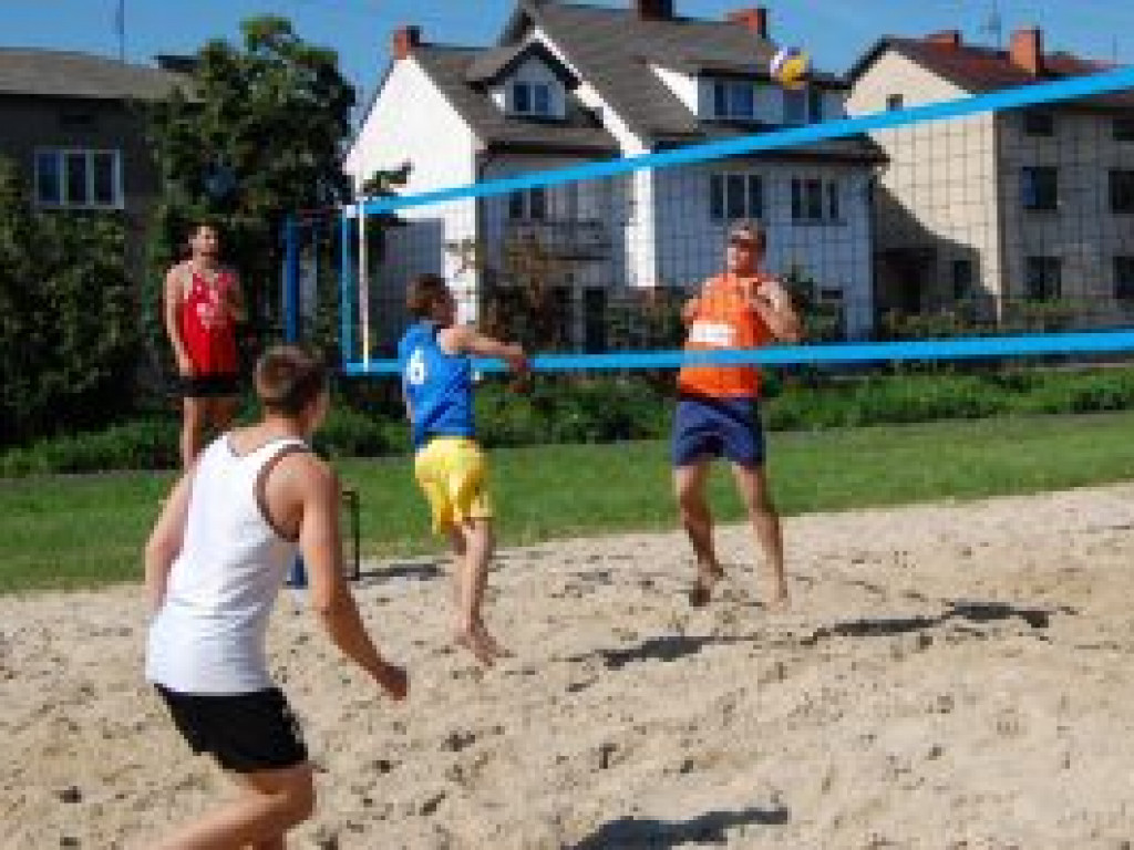Turniej plażówki przy pełnym komplecie drużyn
