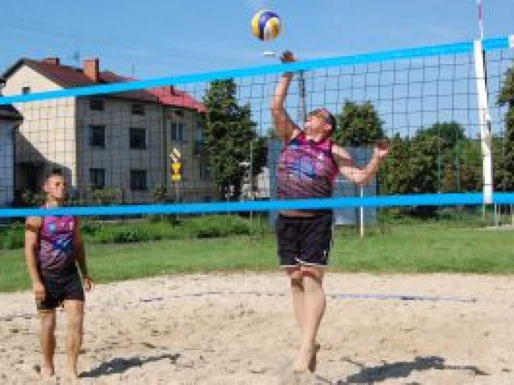 Turniej plażówki przy pełnym komplecie drużyn
