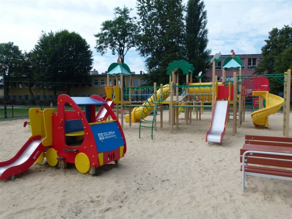Nowy plac zabaw nad Mrożyczką