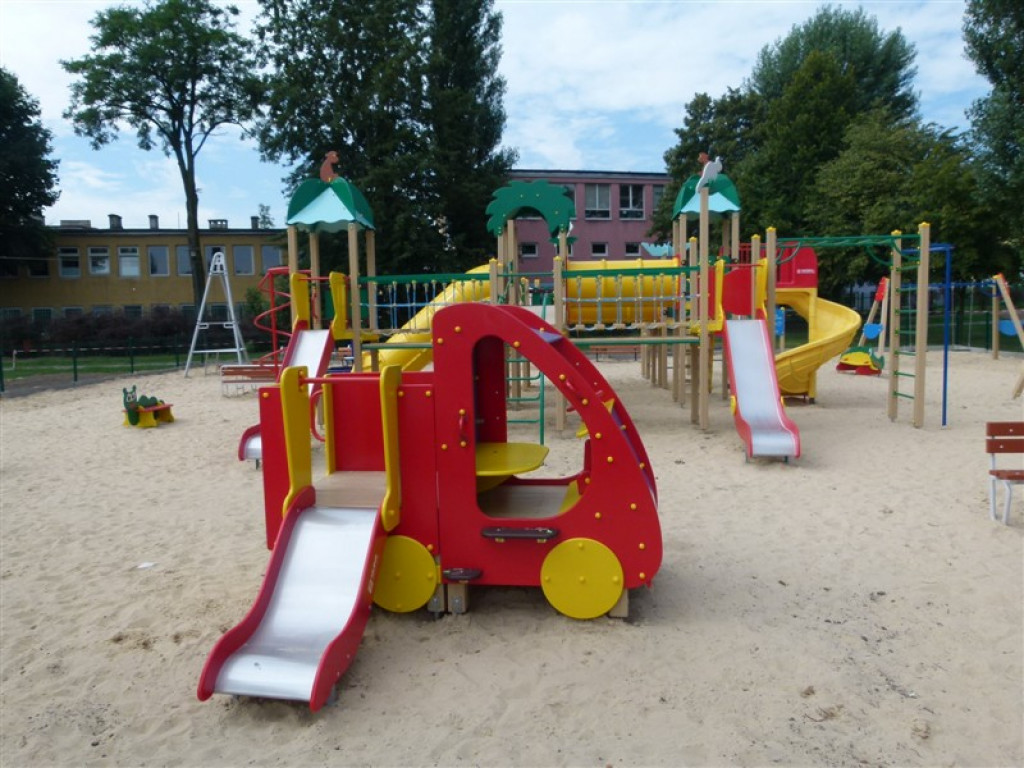 Nowy plac zabaw nad Mrożyczką
