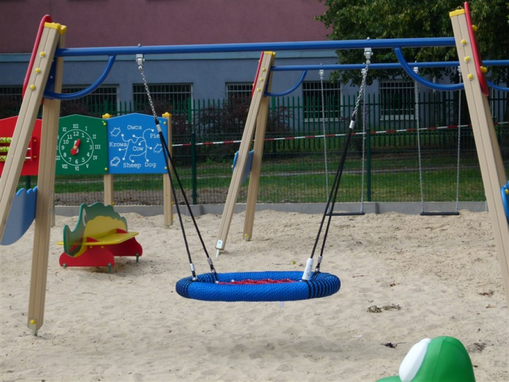 Nowy plac zabaw nad Mrożyczką