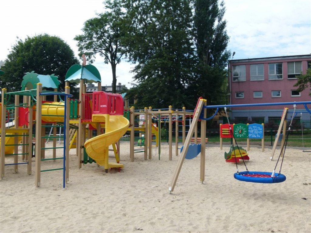 Nowy plac zabaw nad Mrożyczką