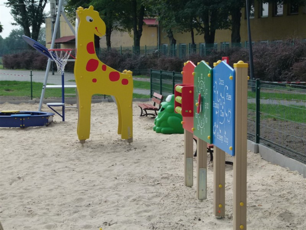 Nowy plac zabaw nad Mrożyczką