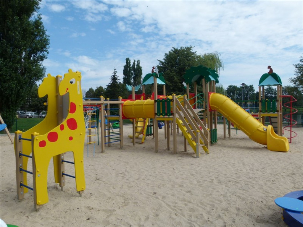 Nowy plac zabaw nad Mrożyczką