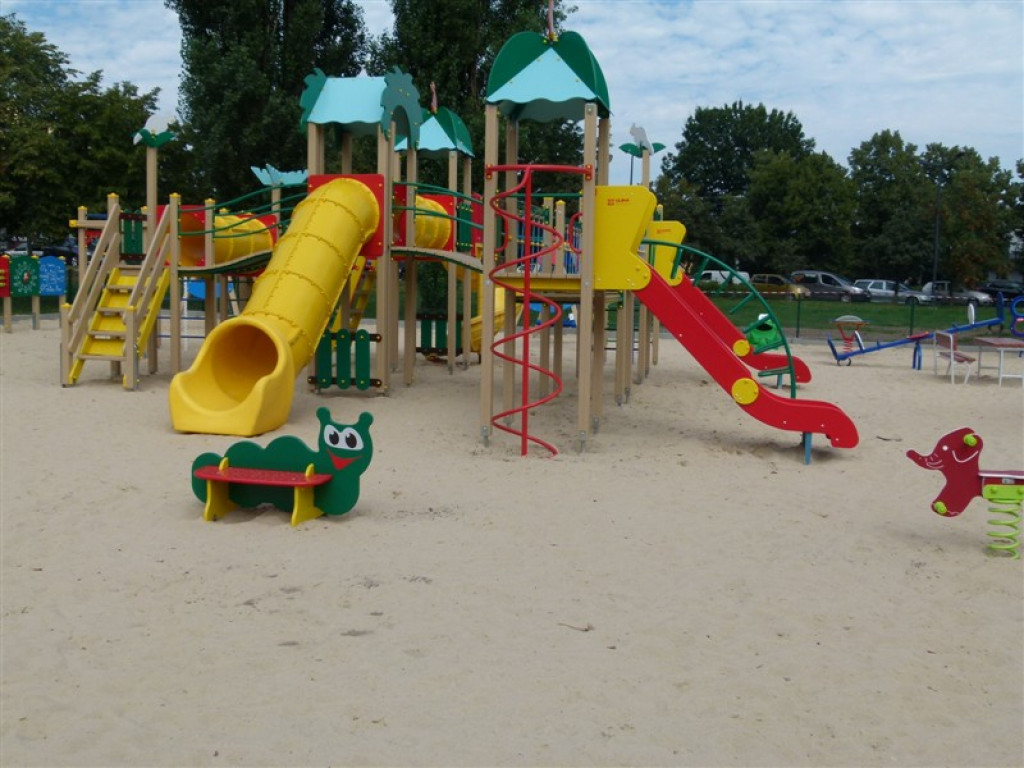 Nowy plac zabaw nad Mrożyczką