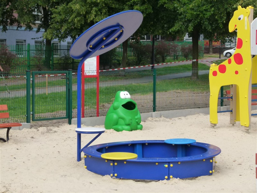 Nowy plac zabaw nad Mrożyczką