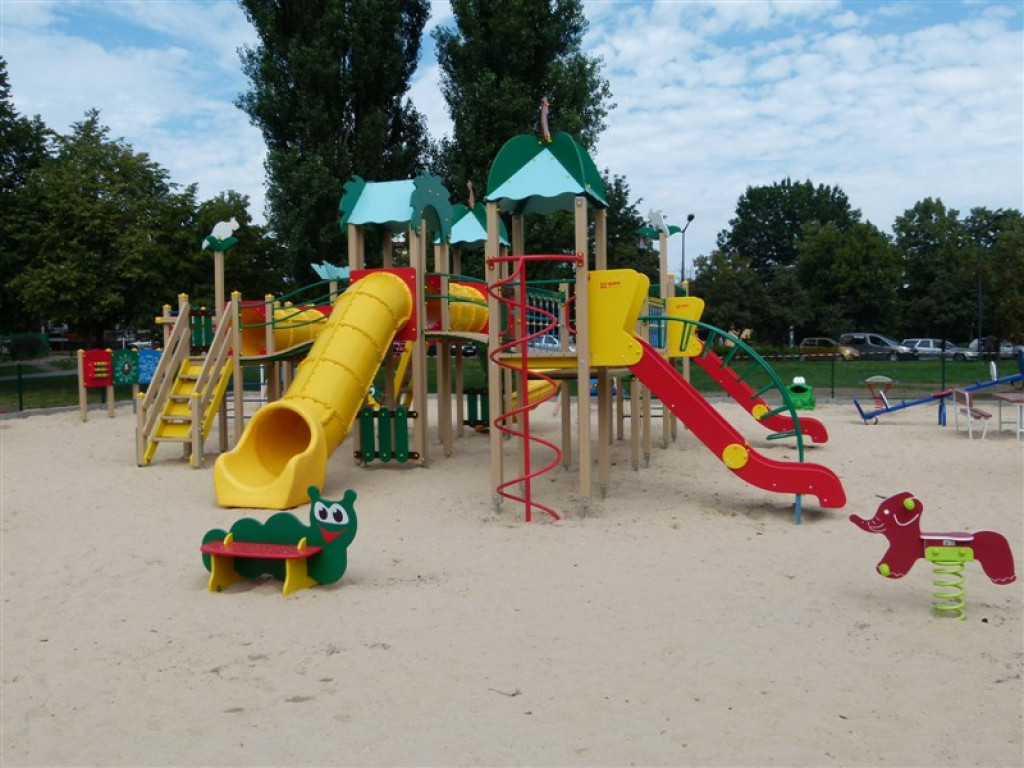 Nowy plac zabaw nad Mrożyczką