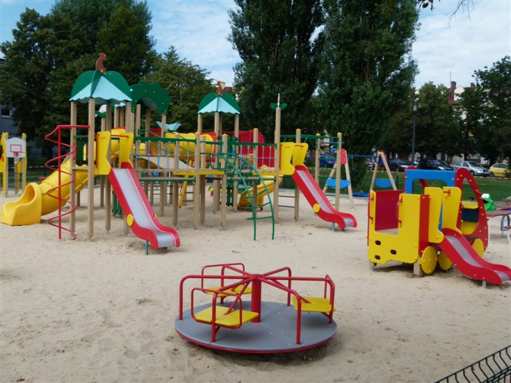 Nowy plac zabaw nad Mrożyczką