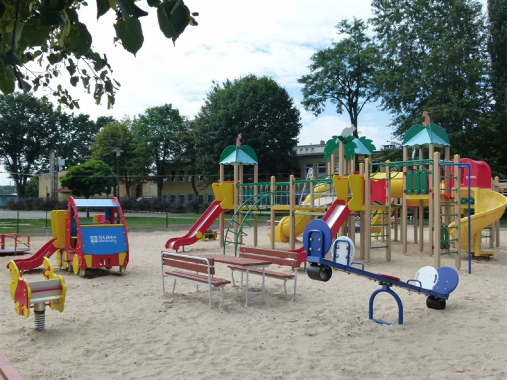 Nowy plac zabaw nad Mrożyczką