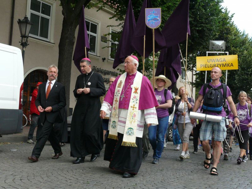 Wyruszyli w pątniczą wędrówkę
