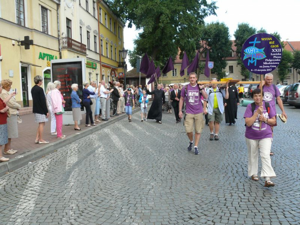 Wyruszyli w pątniczą wędrówkę