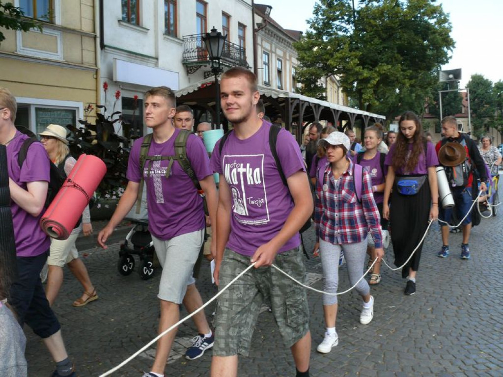 Wyruszyli w pątniczą wędrówkę