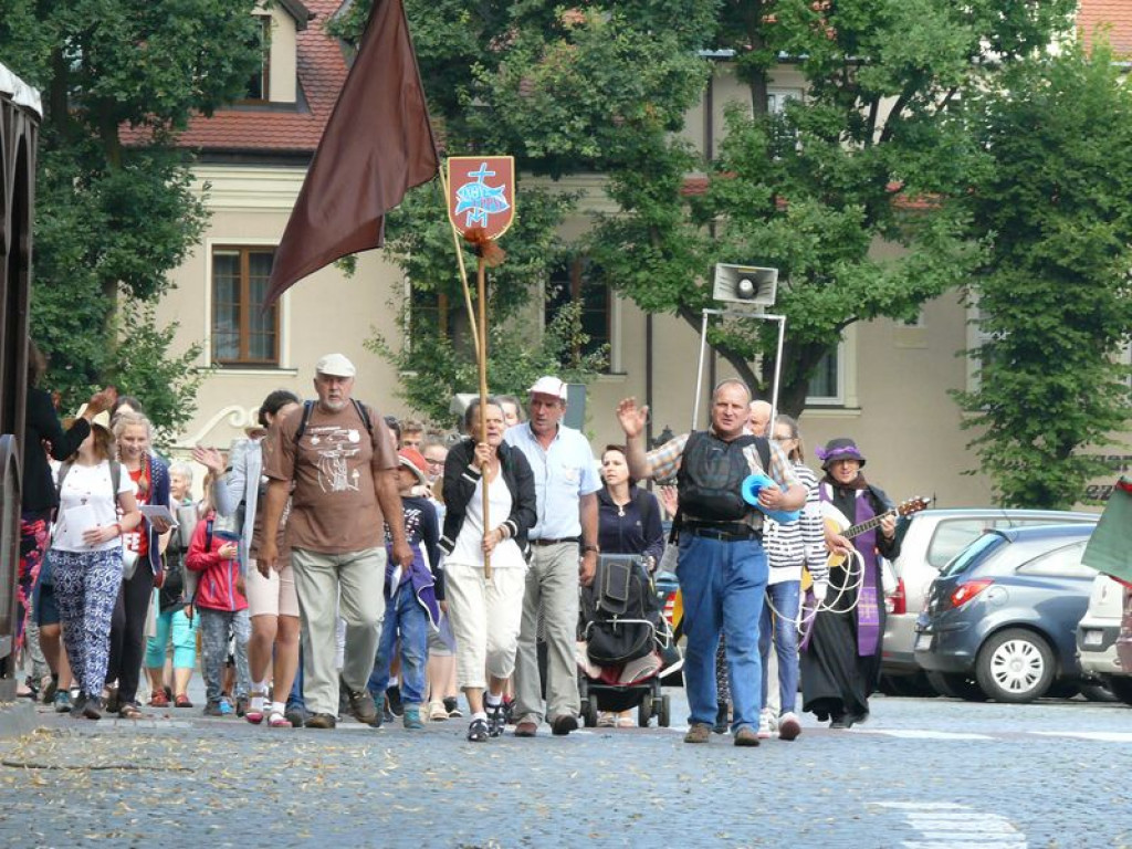 Wyruszyli w pątniczą wędrówkę