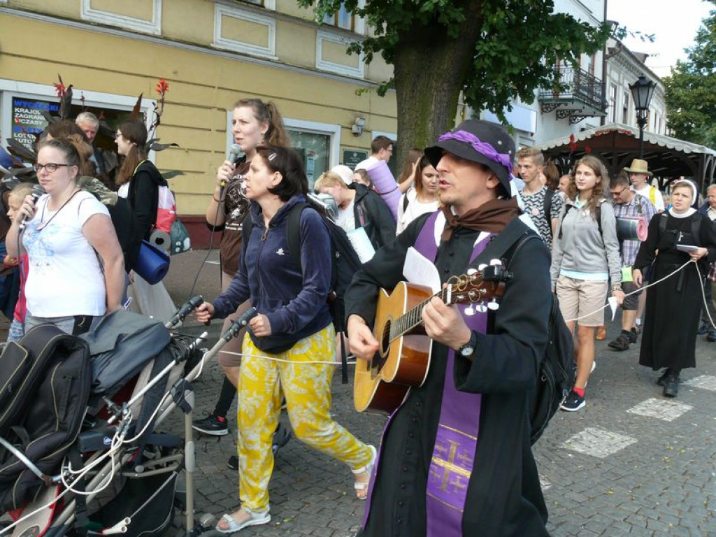Wyruszyli w pątniczą wędrówkę
