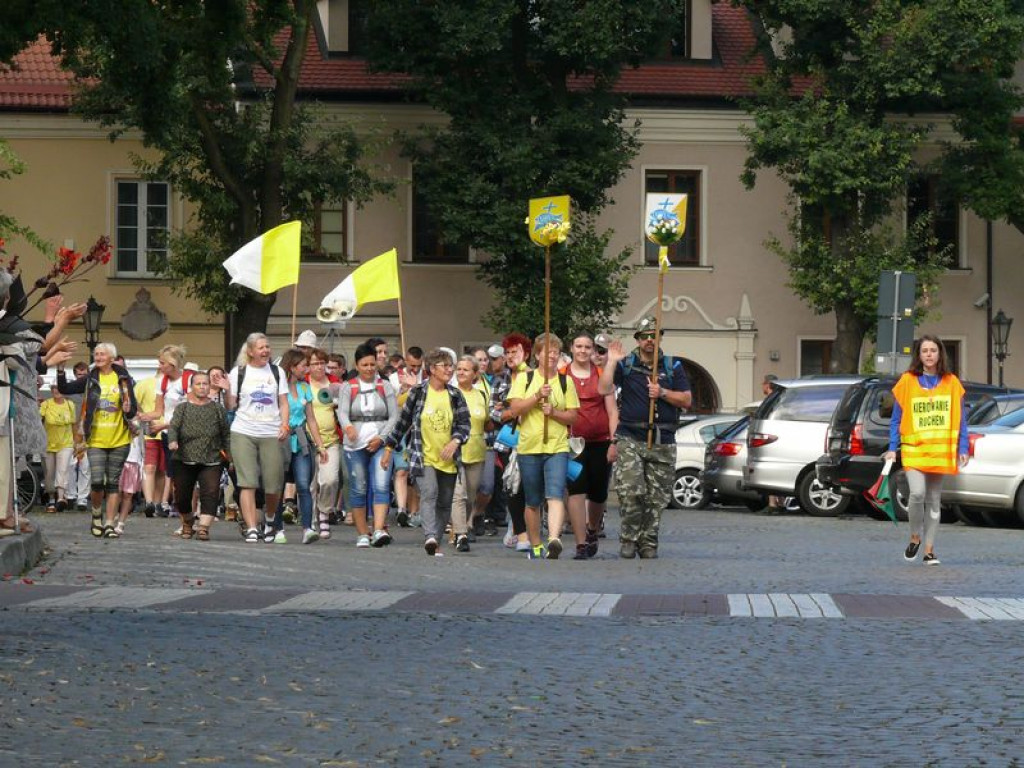 Wyruszyli w pątniczą wędrówkę