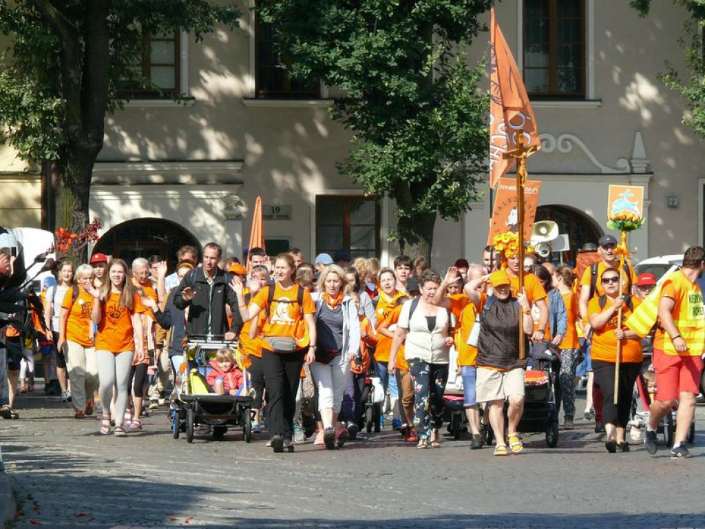 Wyruszyli w pątniczą wędrówkę