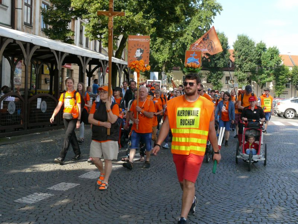 Wyruszyli w pątniczą wędrówkę