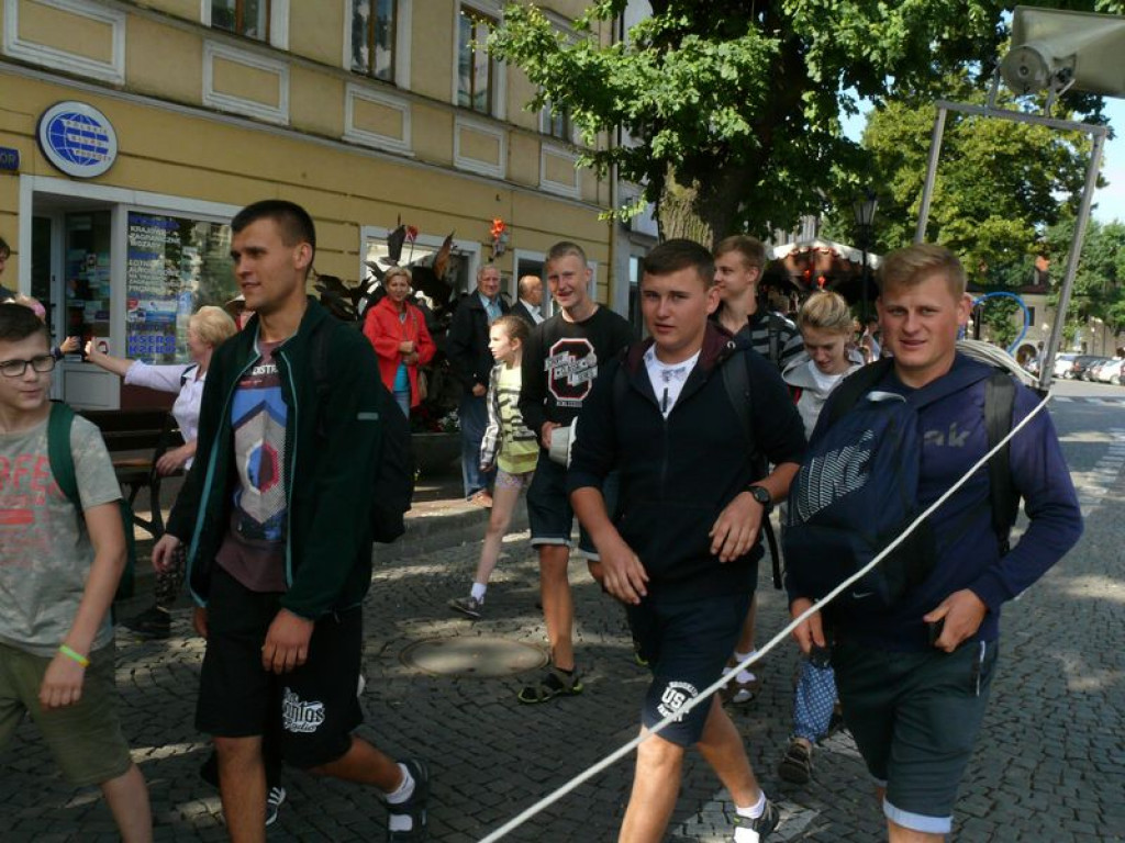 Wyruszyli w pątniczą wędrówkę
