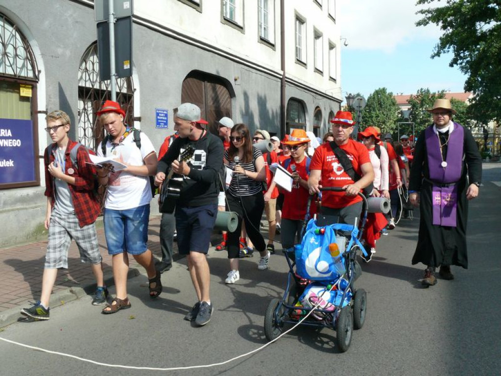 Wyruszyli w pątniczą wędrówkę