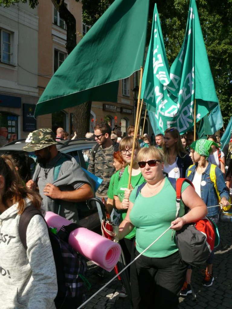 Wyruszyli w pątniczą wędrówkę