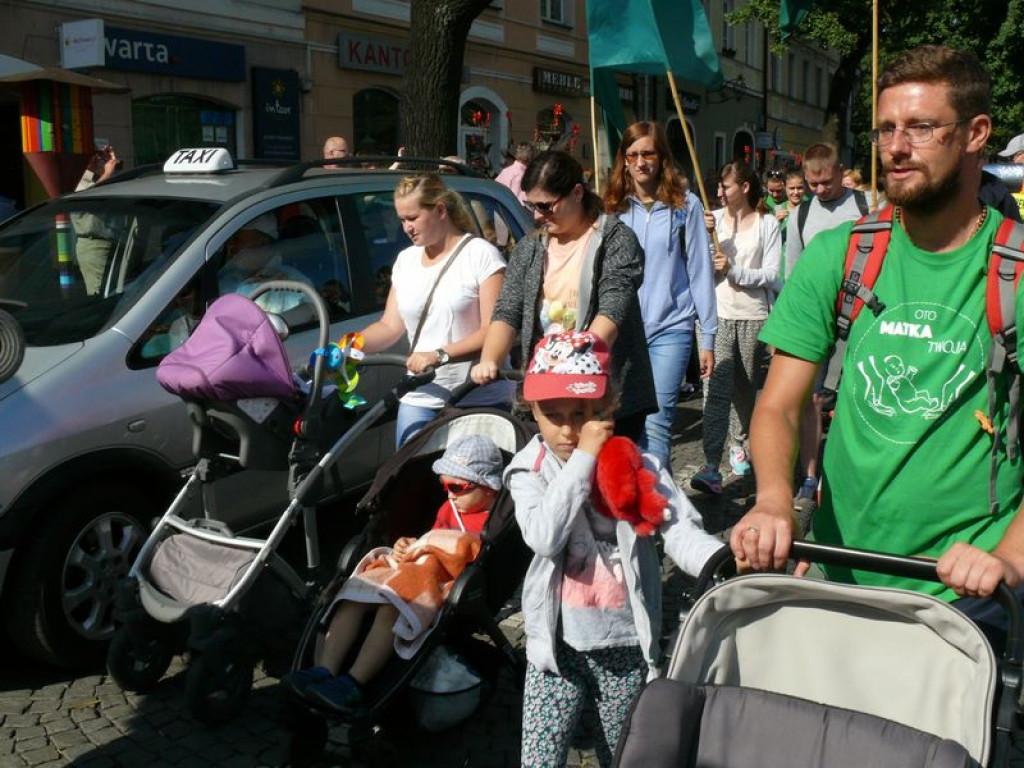 Wyruszyli w pątniczą wędrówkę