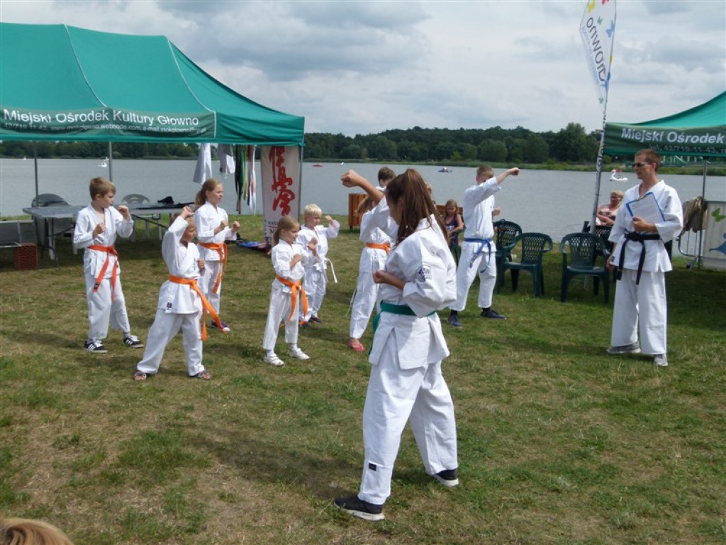 Trwa piknik nad zalewem Mrożyczka