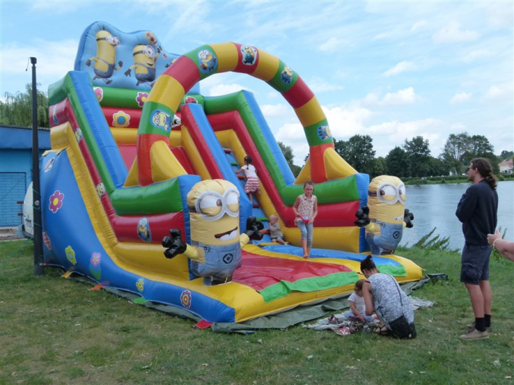 Trwa piknik nad zalewem Mrożyczka