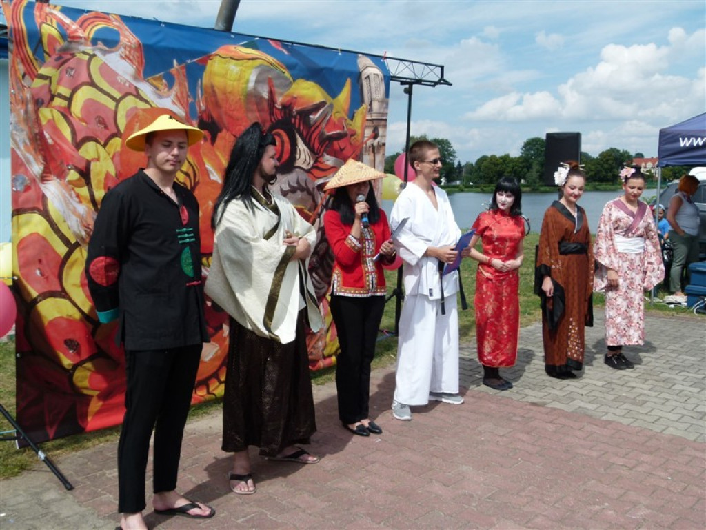 Trwa piknik nad zalewem Mrożyczka
