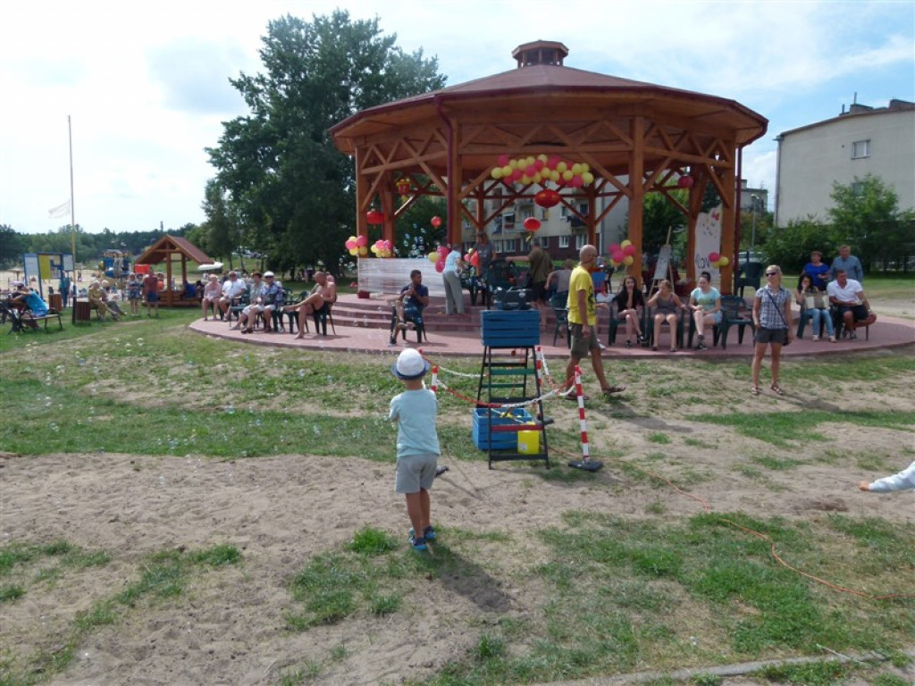 Trwa piknik nad zalewem Mrożyczka