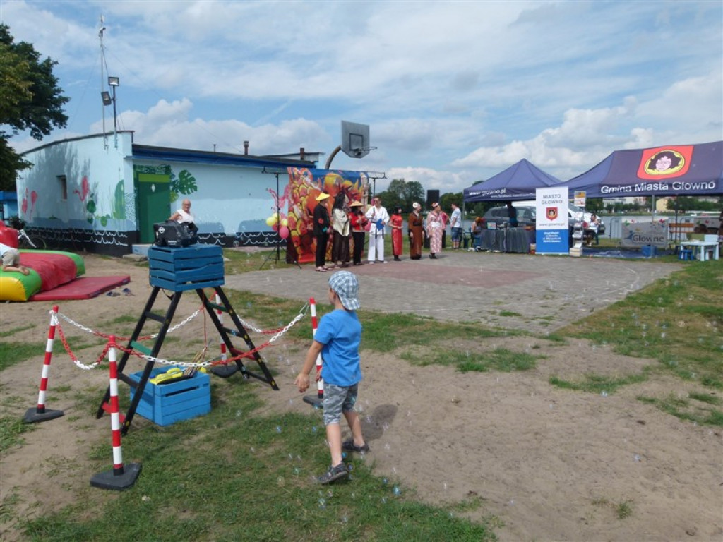 Trwa piknik nad zalewem Mrożyczka