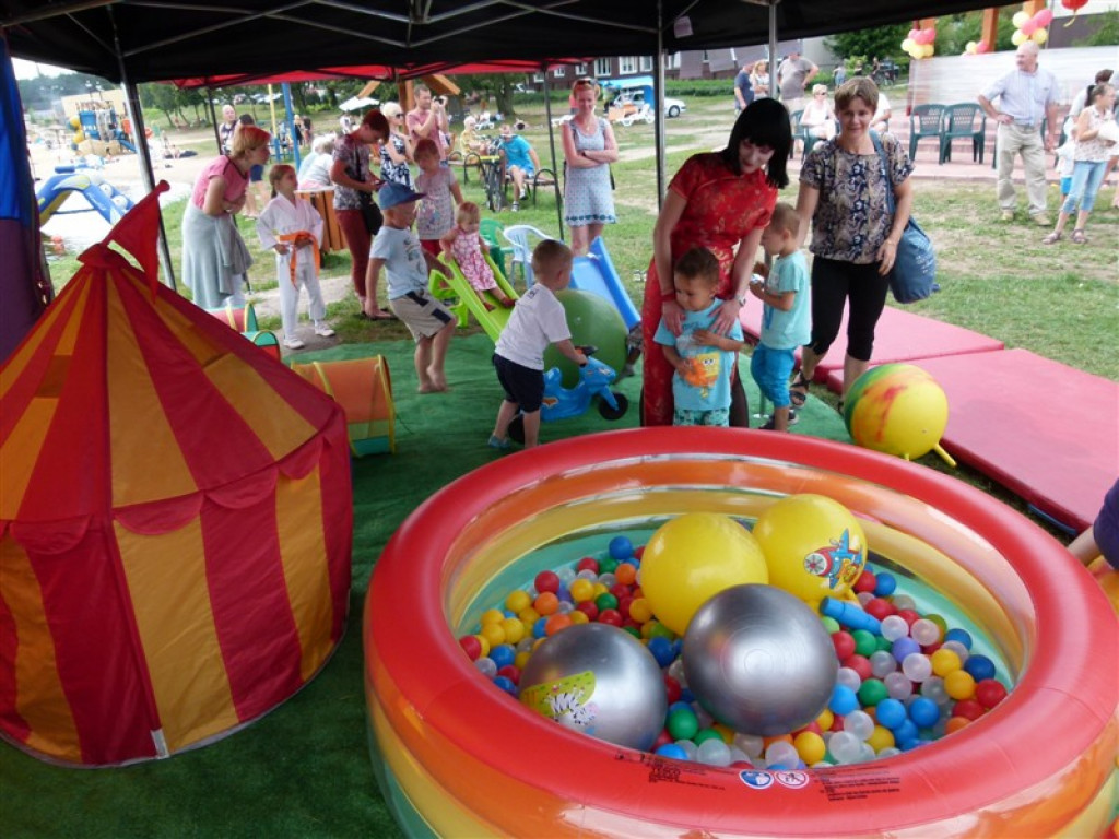 Trwa piknik nad zalewem Mrożyczka