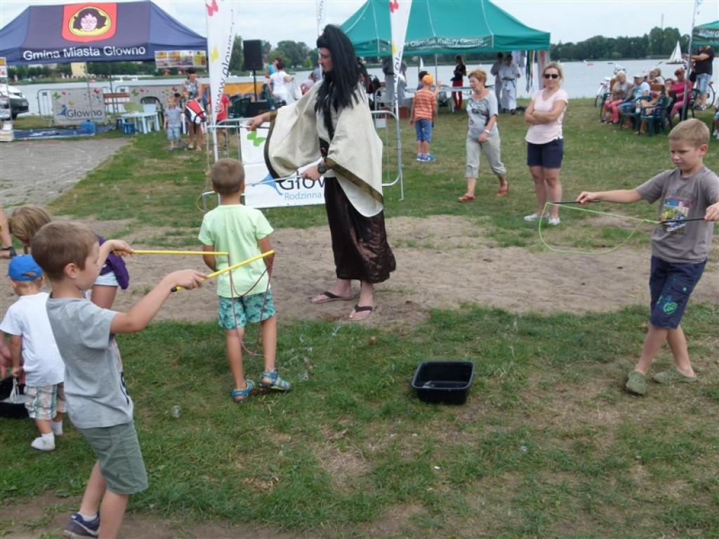 Trwa piknik nad zalewem Mrożyczka