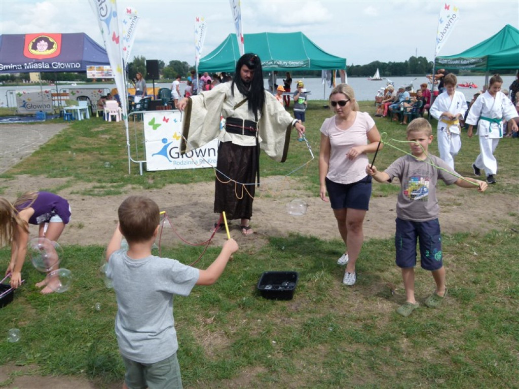 Trwa piknik nad zalewem Mrożyczka