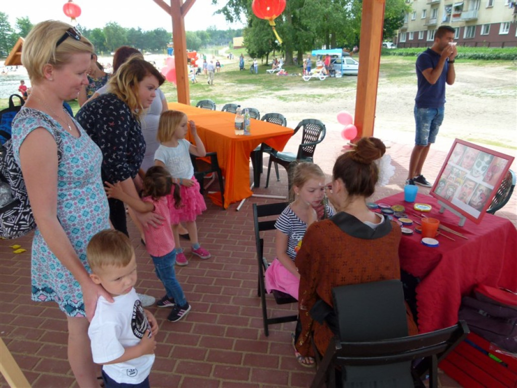 Trwa piknik nad zalewem Mrożyczka