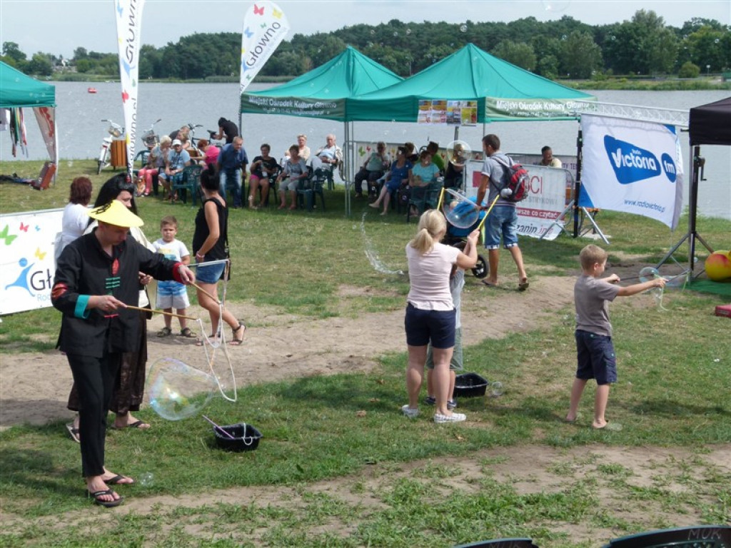 Trwa piknik nad zalewem Mrożyczka