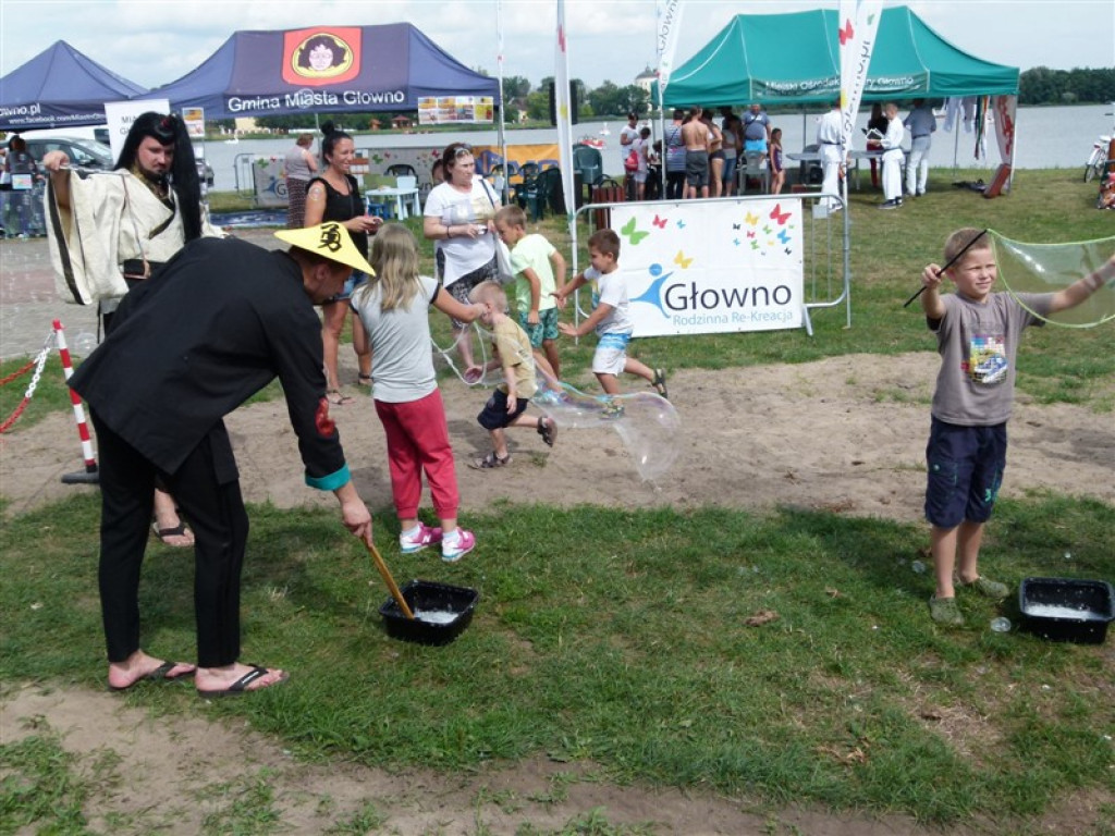 Trwa piknik nad zalewem Mrożyczka