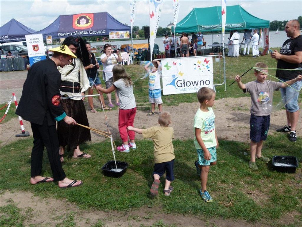 Trwa piknik nad zalewem Mrożyczka