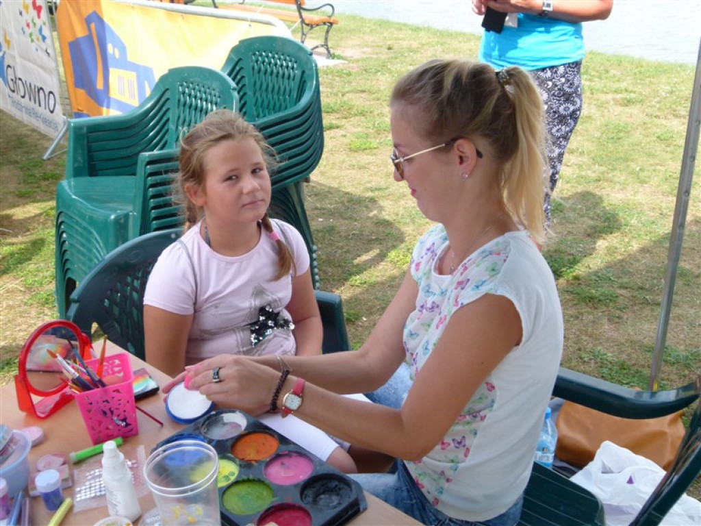 Trwa piknik nad zalewem Mrożyczka