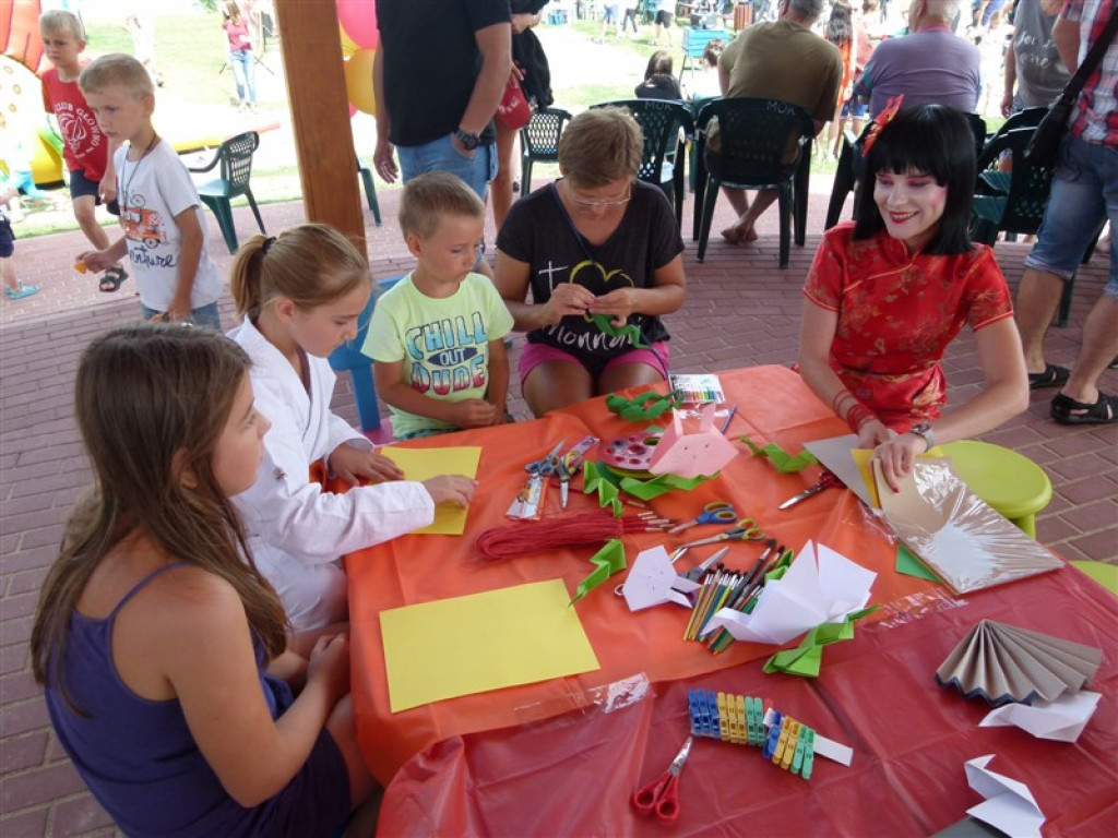 Trwa piknik nad zalewem Mrożyczka