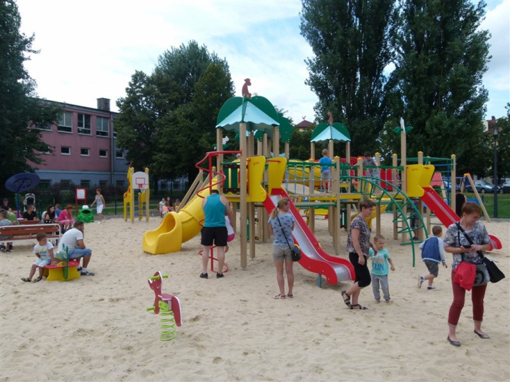 Trwa piknik nad zalewem Mrożyczka