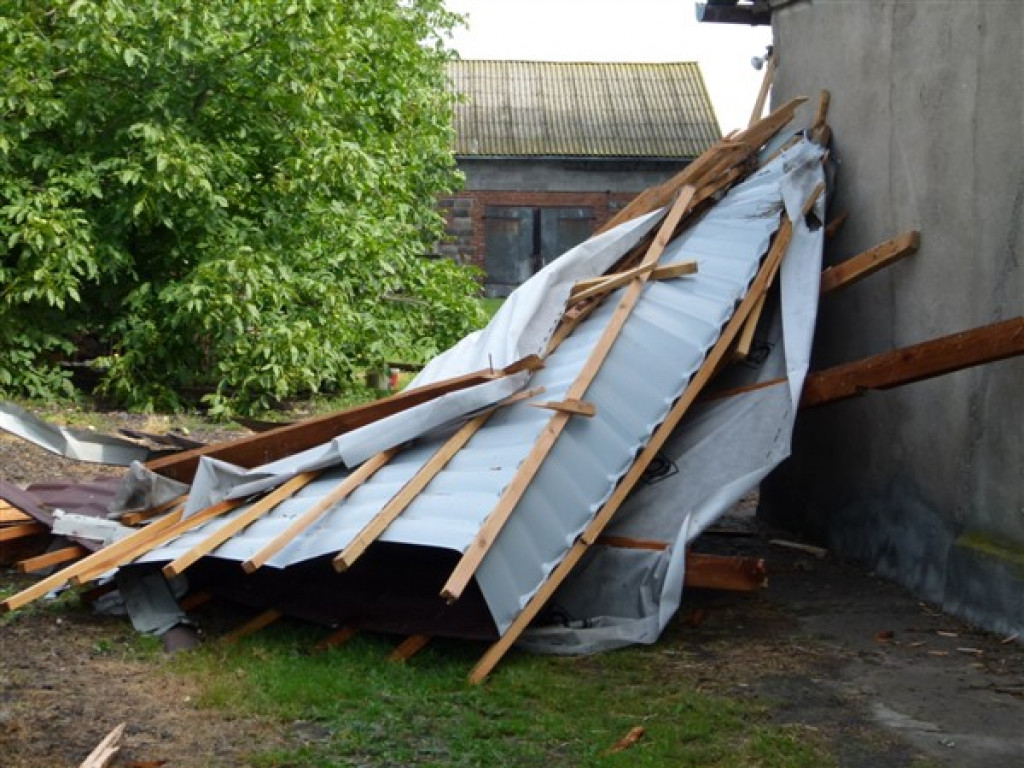Usuwanie burzowych zniszczeń i liczenie strat