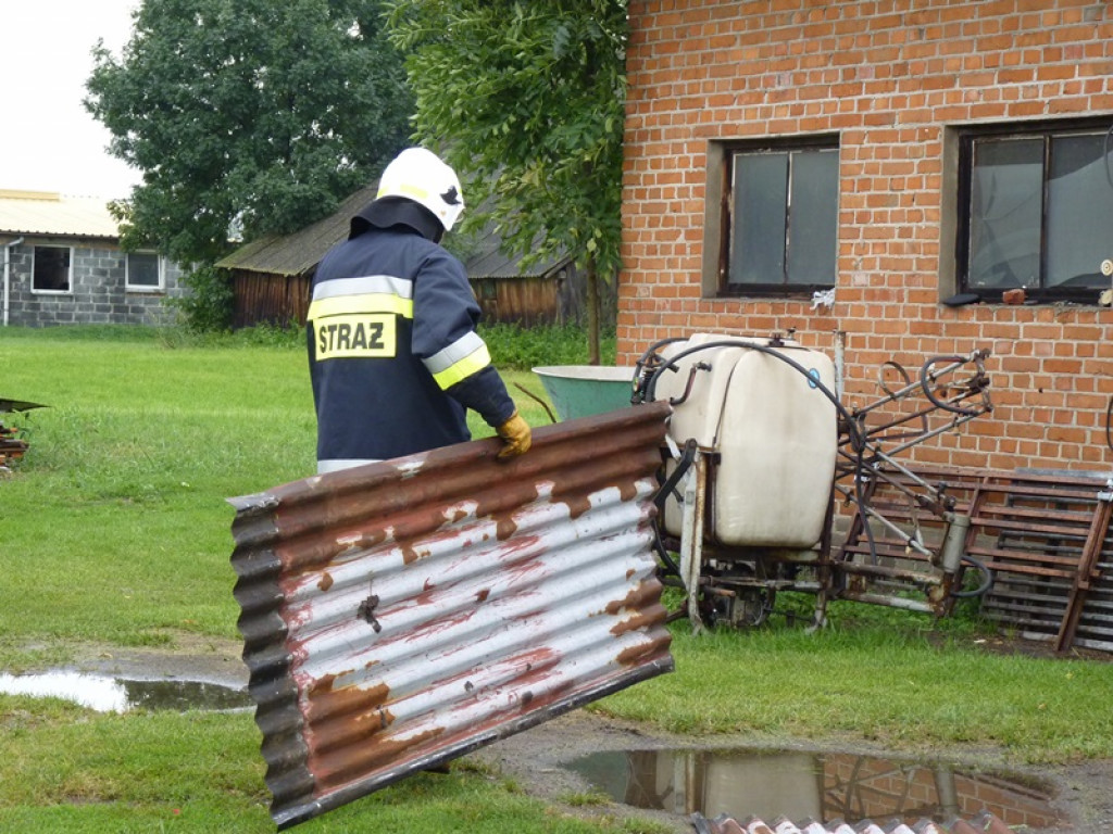 Gmina Łowicz i Bielawy: zerwane dachy i połamane nagrobki