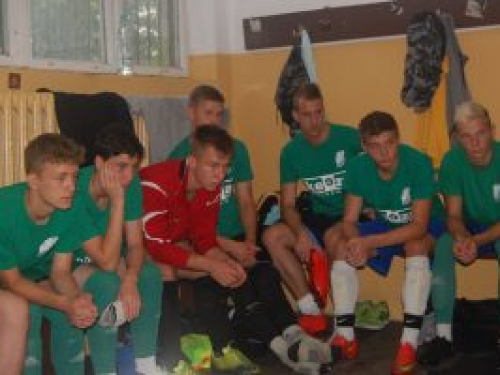 Mokry remis juniorów Pelikana