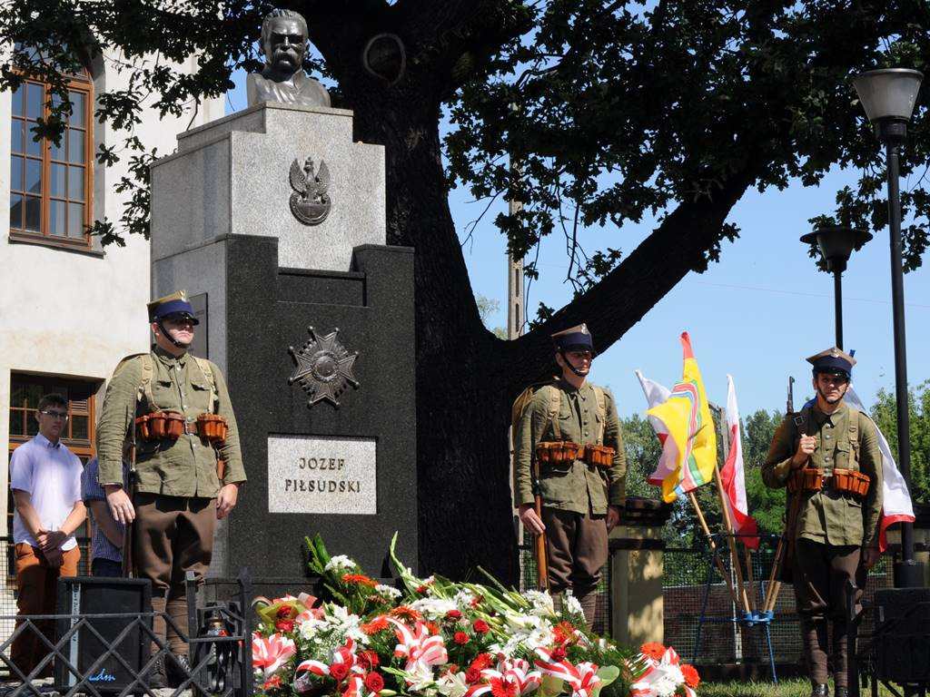 Uroczystości pod pomnikiem Marszałka Józefa Piłsudskiego